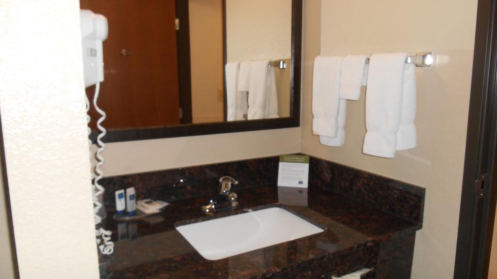 Americinn By Wyndham New London Ngoại thất bức ảnh