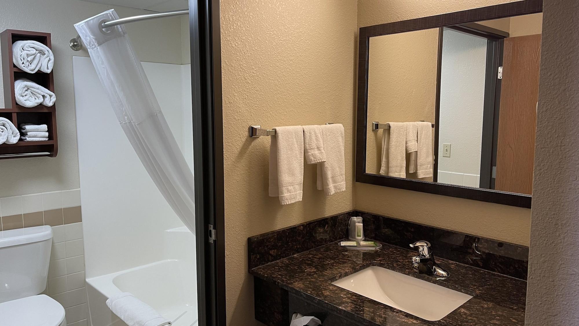 Americinn By Wyndham New London Ngoại thất bức ảnh